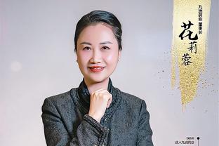 ️撒狗粮，女友亲吻阿尔瓦雷斯：我的冠军